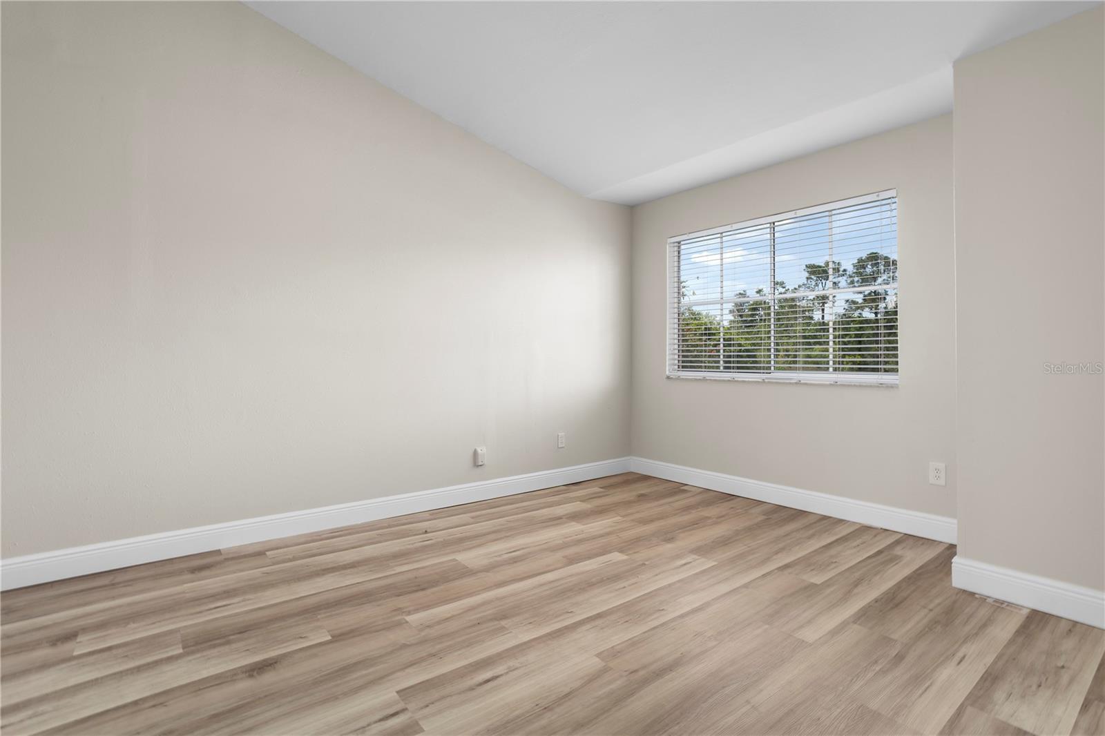 Image 15 of 28 For 832 Monopoly Court