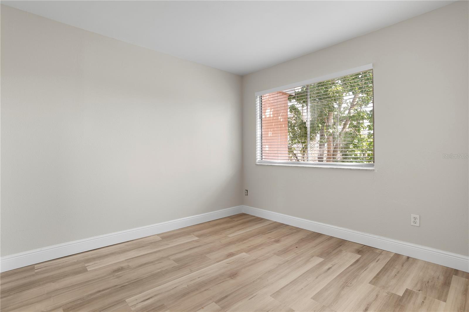 Image 20 of 28 For 832 Monopoly Court