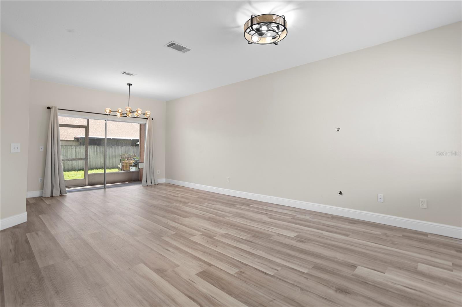 Image 5 of 28 For 832 Monopoly Court