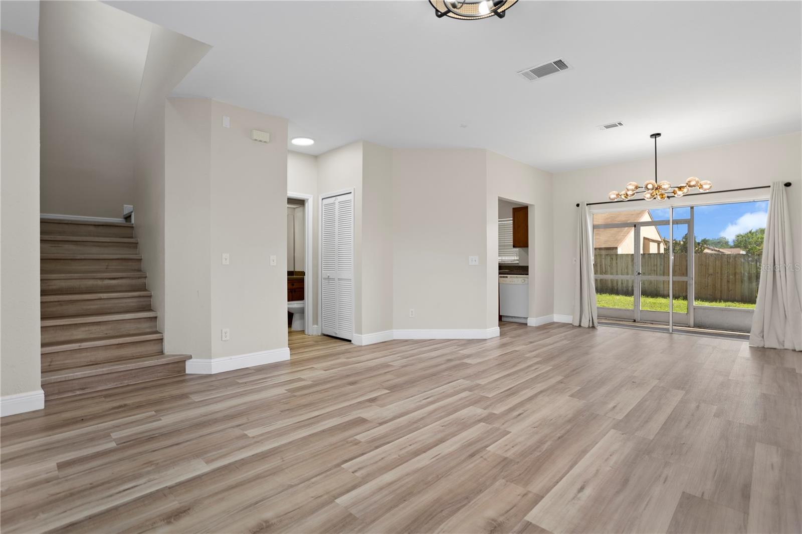 Image 6 of 28 For 832 Monopoly Court