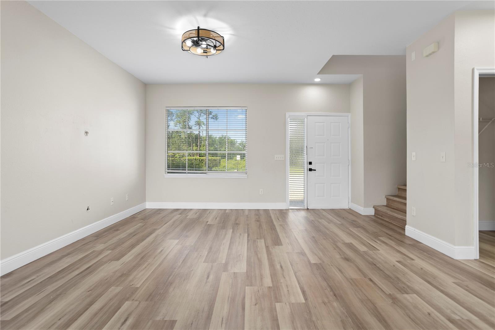 Image 7 of 28 For 832 Monopoly Court