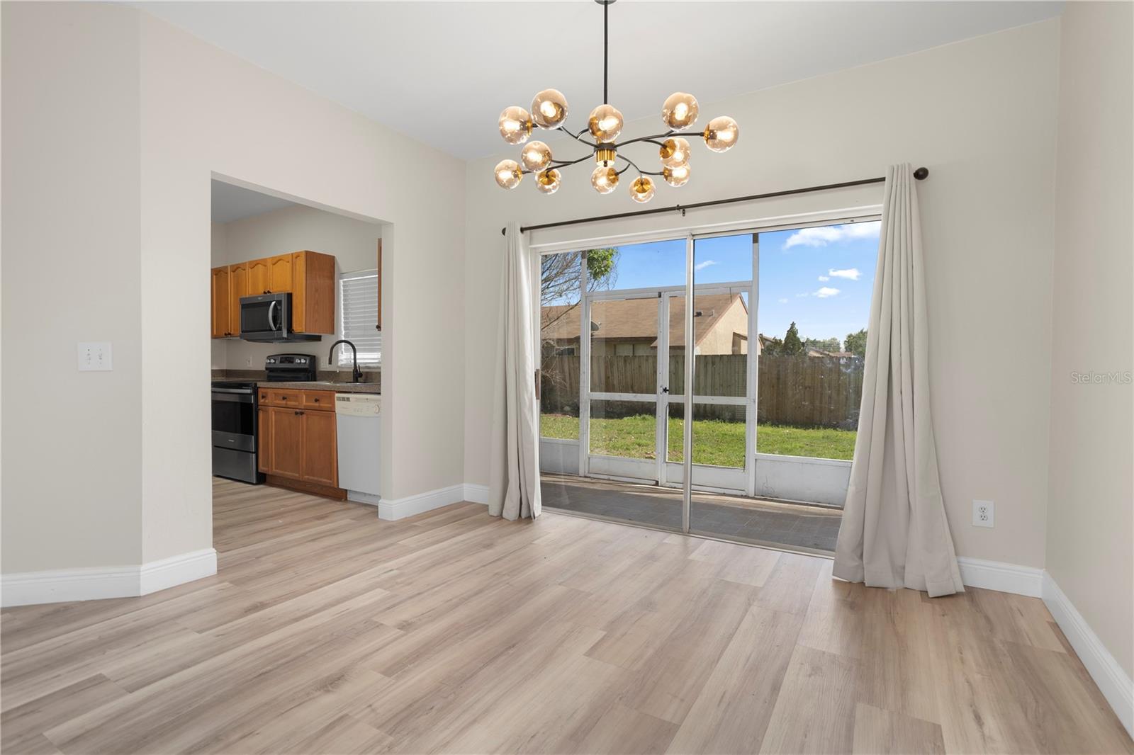 Image 8 of 28 For 832 Monopoly Court