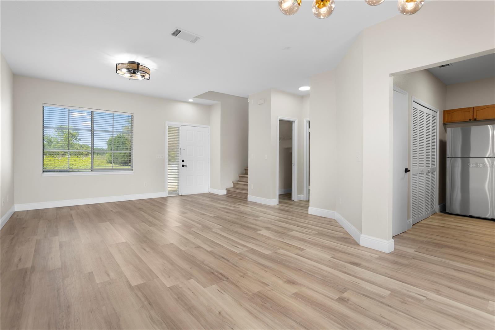 Image 9 of 28 For 832 Monopoly Court