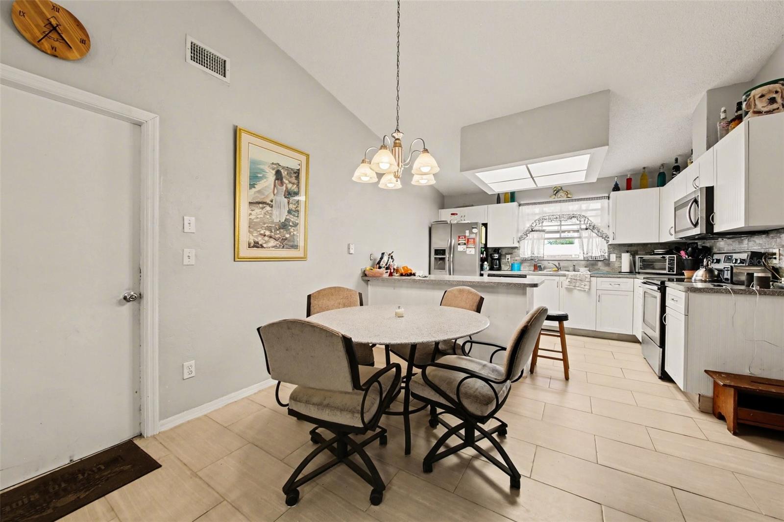 Image 10 of 21 For 1046 Charles Street