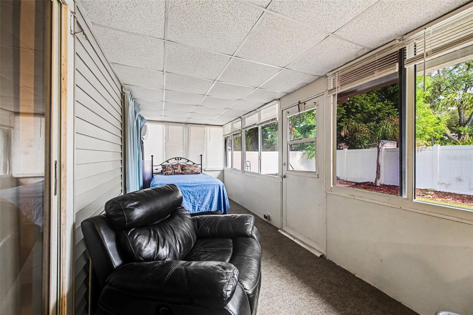 Image 17 of 21 For 1046 Charles Street