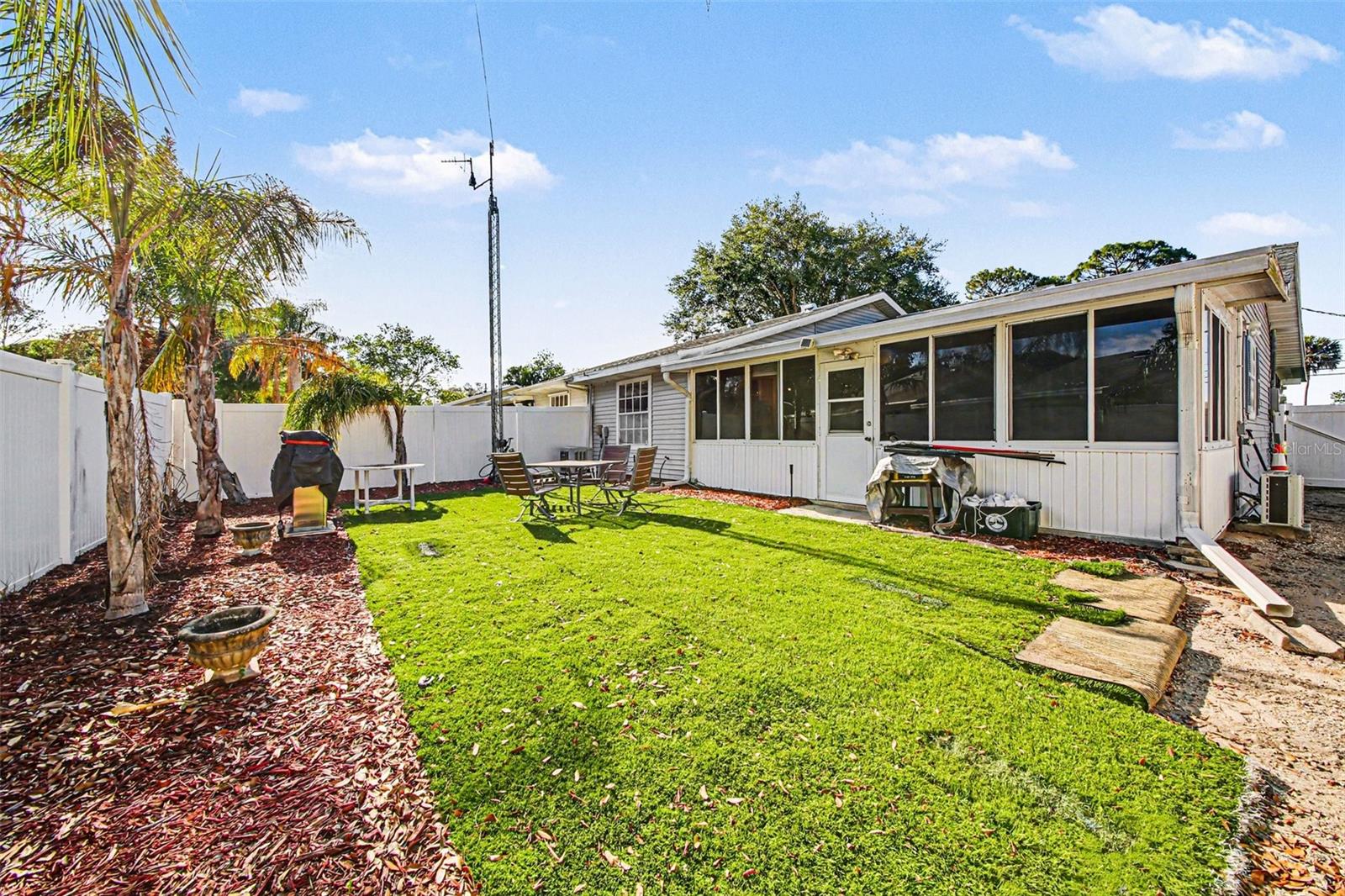 Image 20 of 21 For 1046 Charles Street