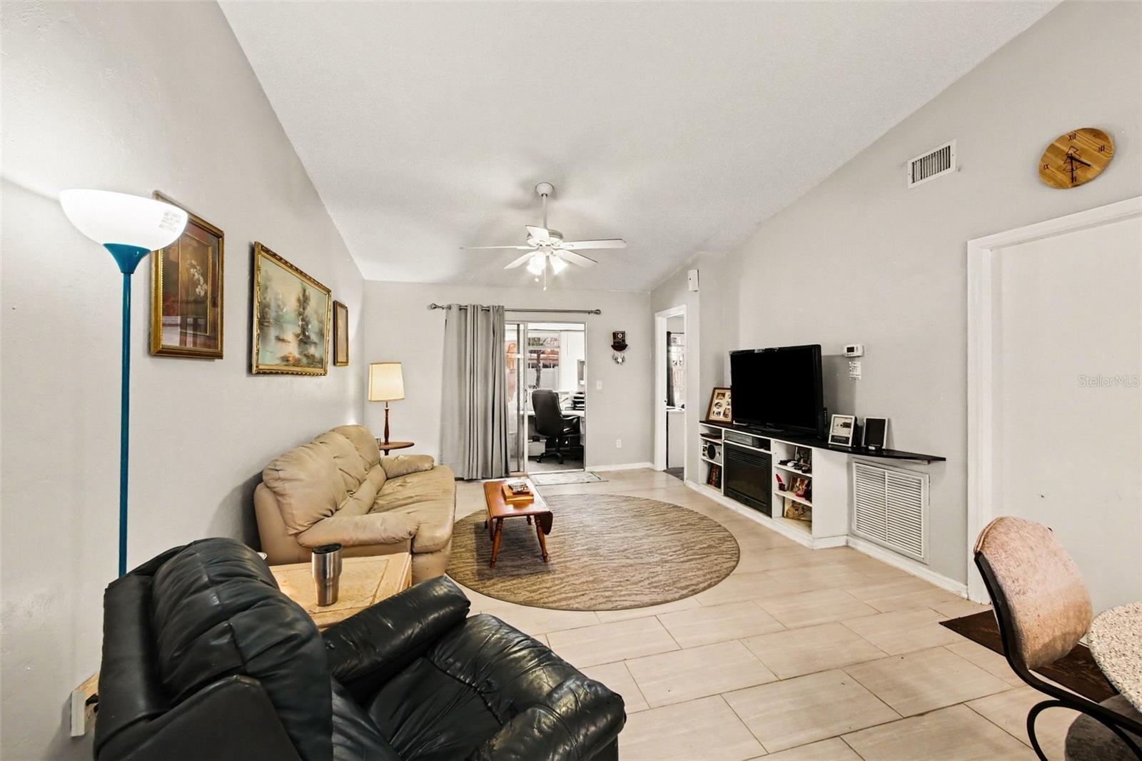 Image 3 of 21 For 1046 Charles Street