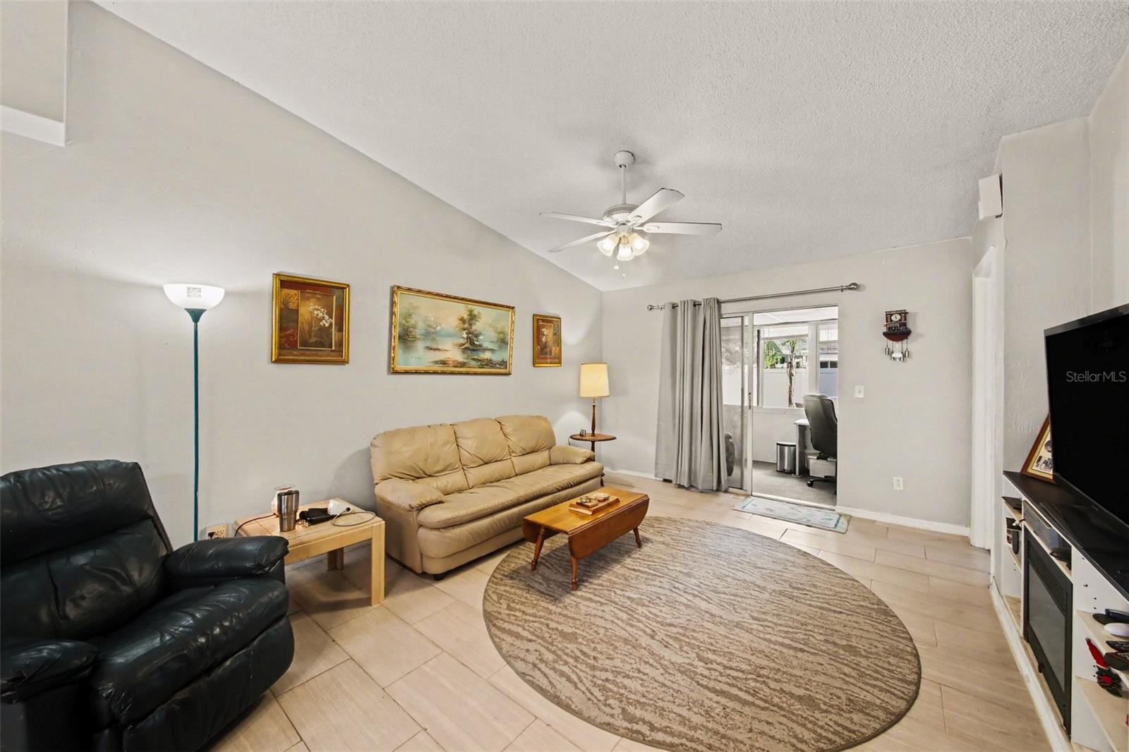 Image 4 of 21 For 1046 Charles Street