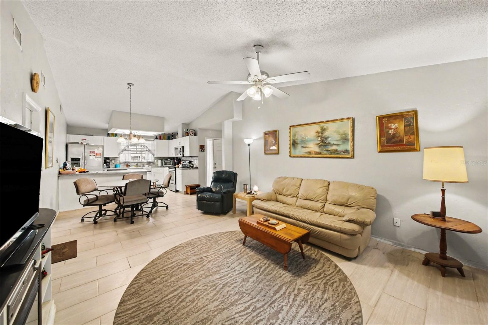 Image 5 of 21 For 1046 Charles Street