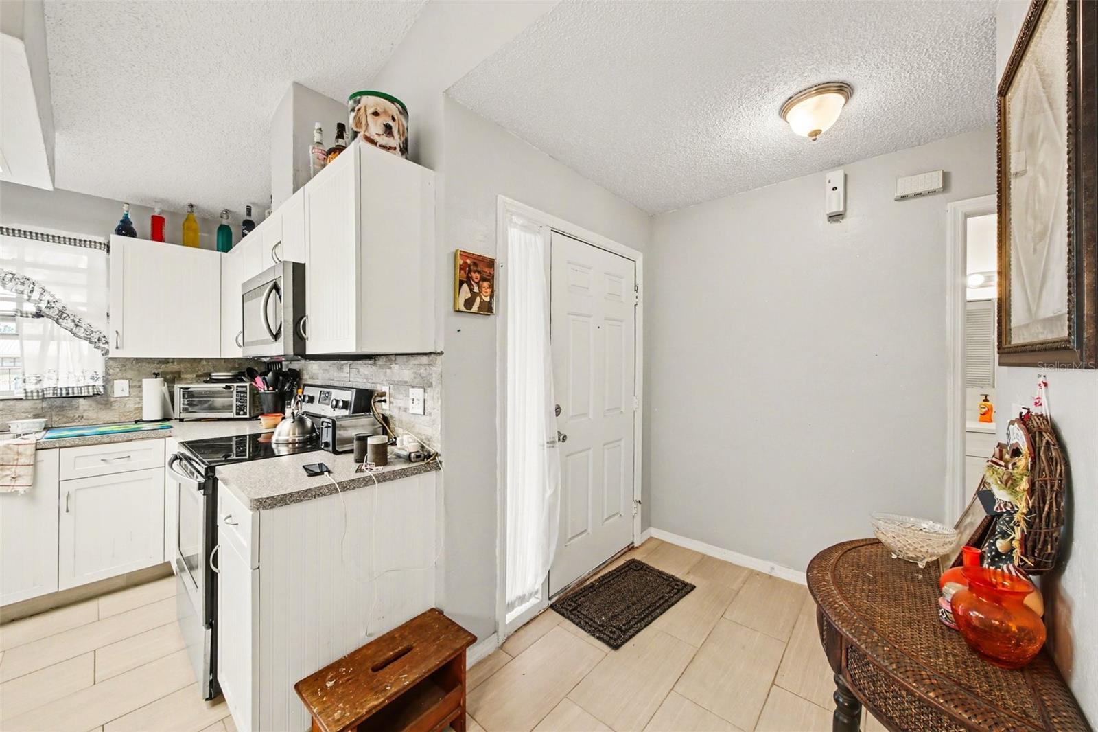 Image 6 of 21 For 1046 Charles Street