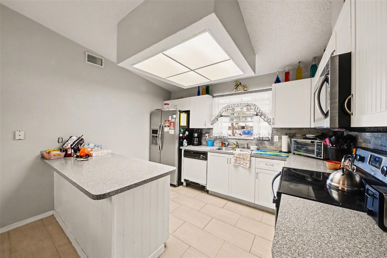 Image 7 of 21 For 1046 Charles Street