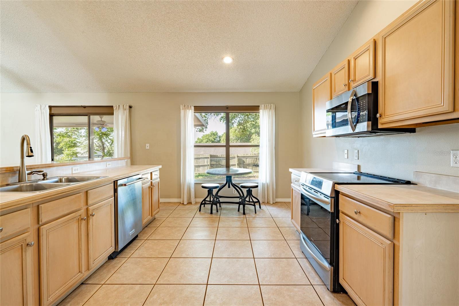 Image 14 of 53 For 15816 Oakland Court