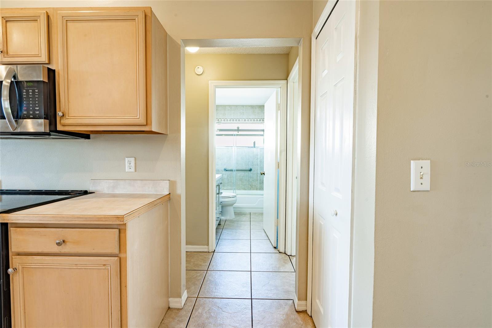 Image 18 of 53 For 15816 Oakland Court