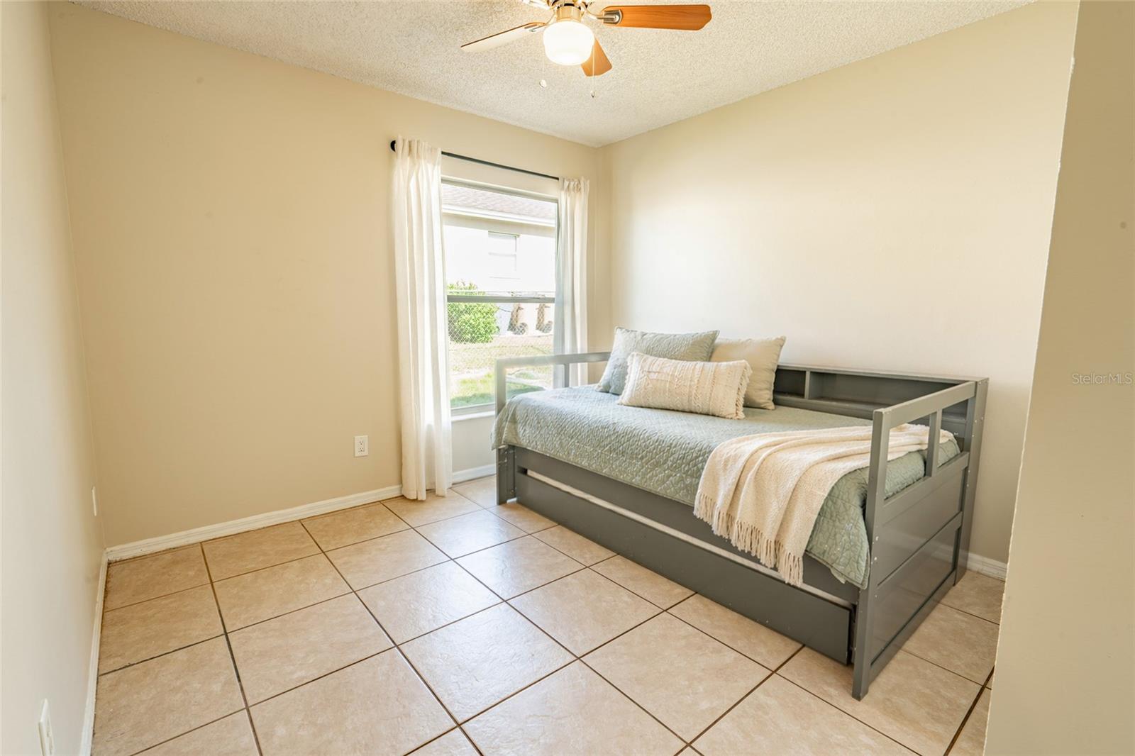 Image 19 of 53 For 15816 Oakland Court