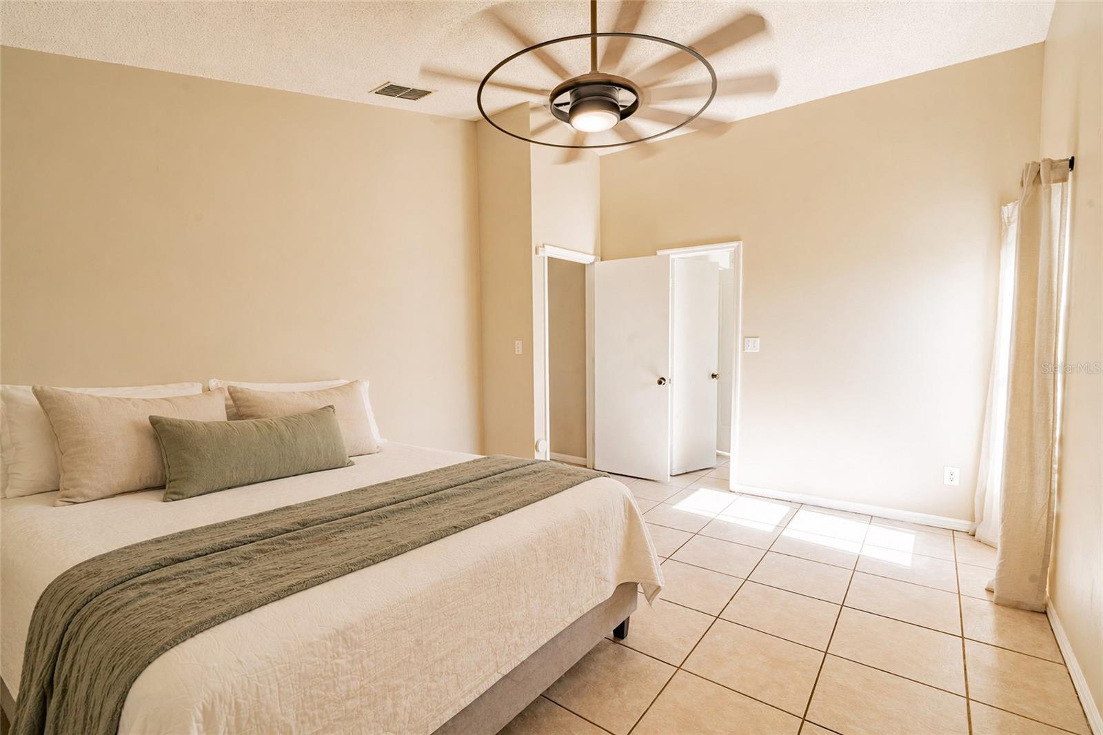 Image 28 of 53 For 15816 Oakland Court