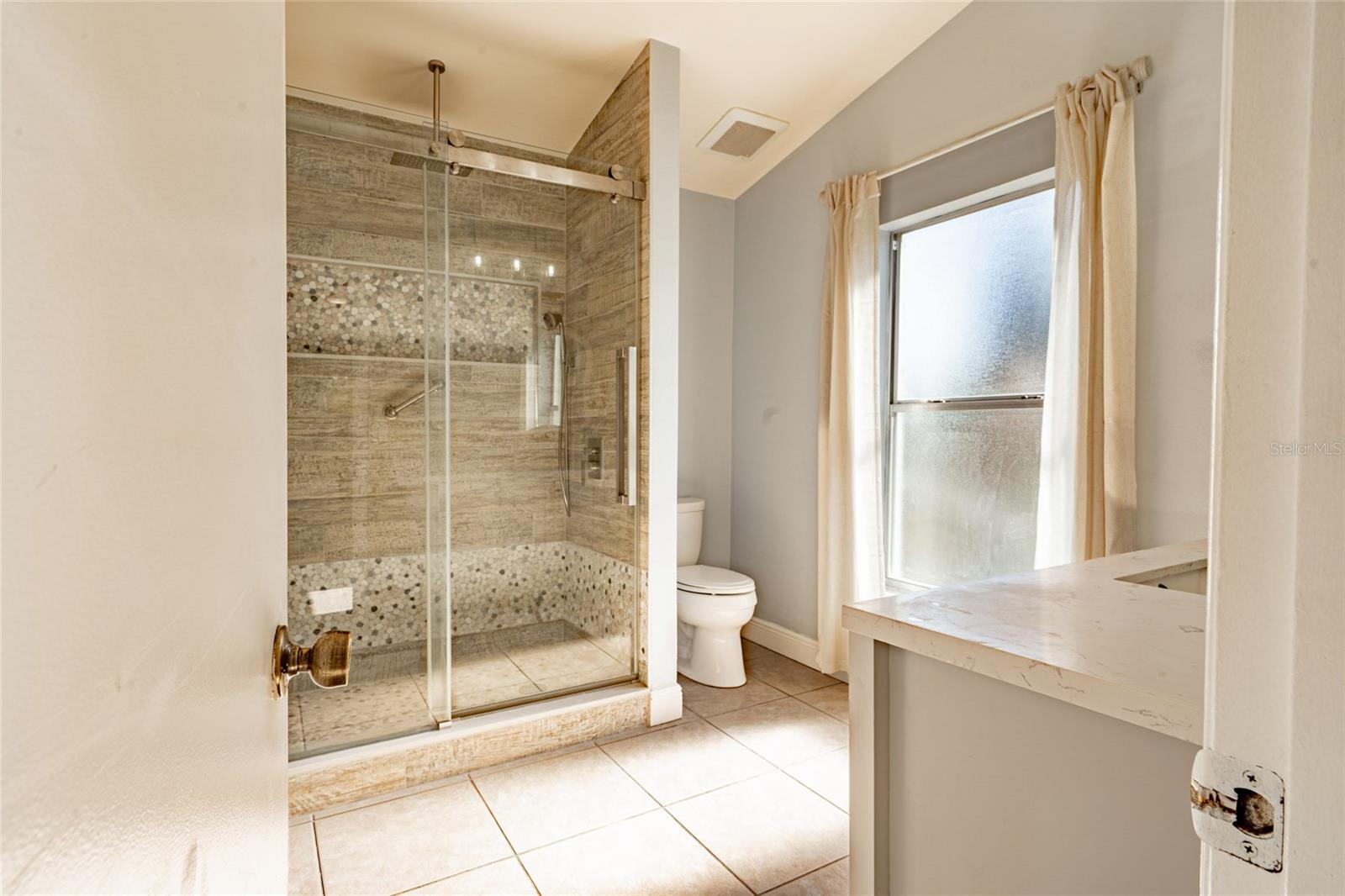 Image 29 of 53 For 15816 Oakland Court