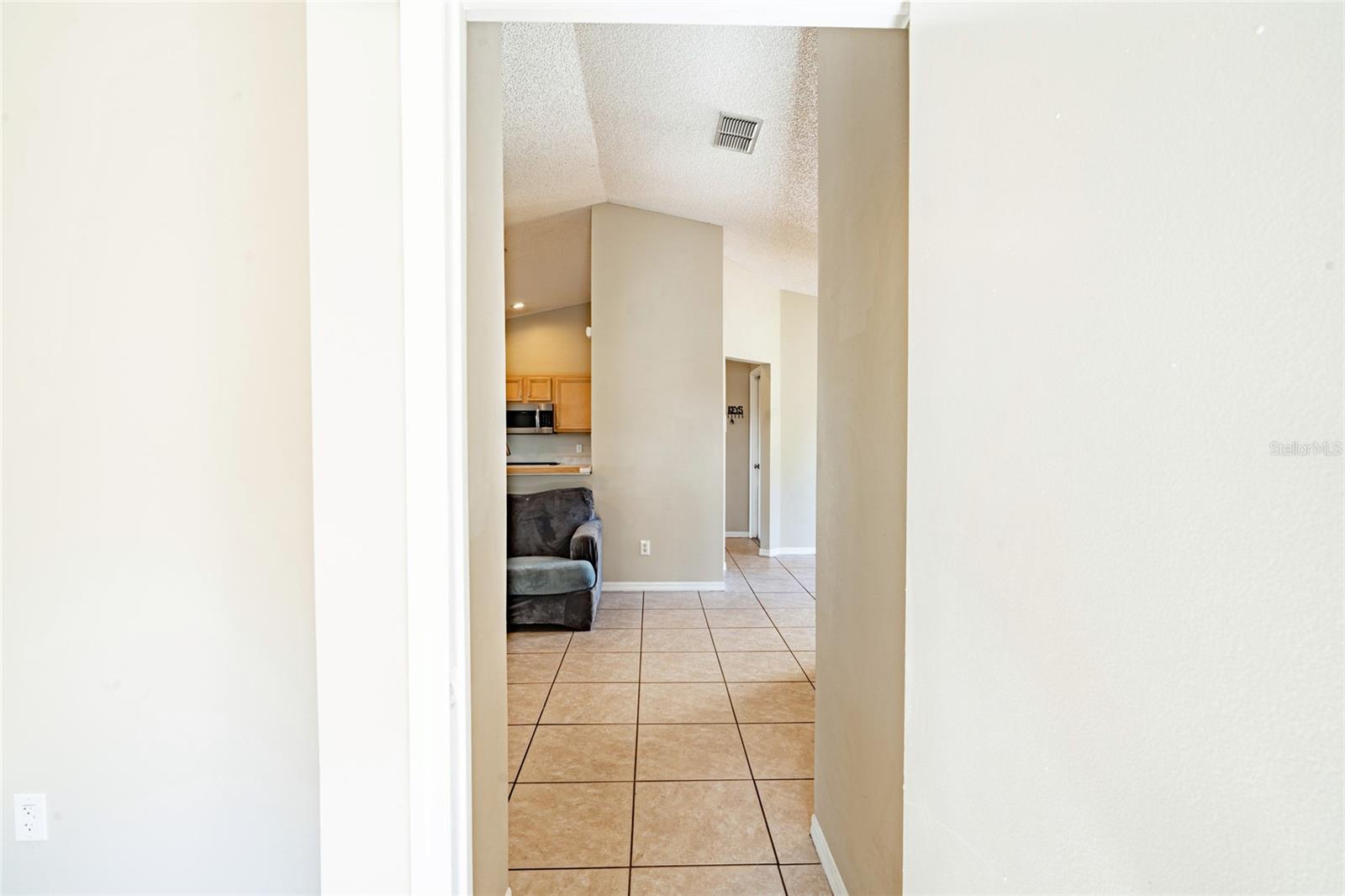 Image 32 of 53 For 15816 Oakland Court