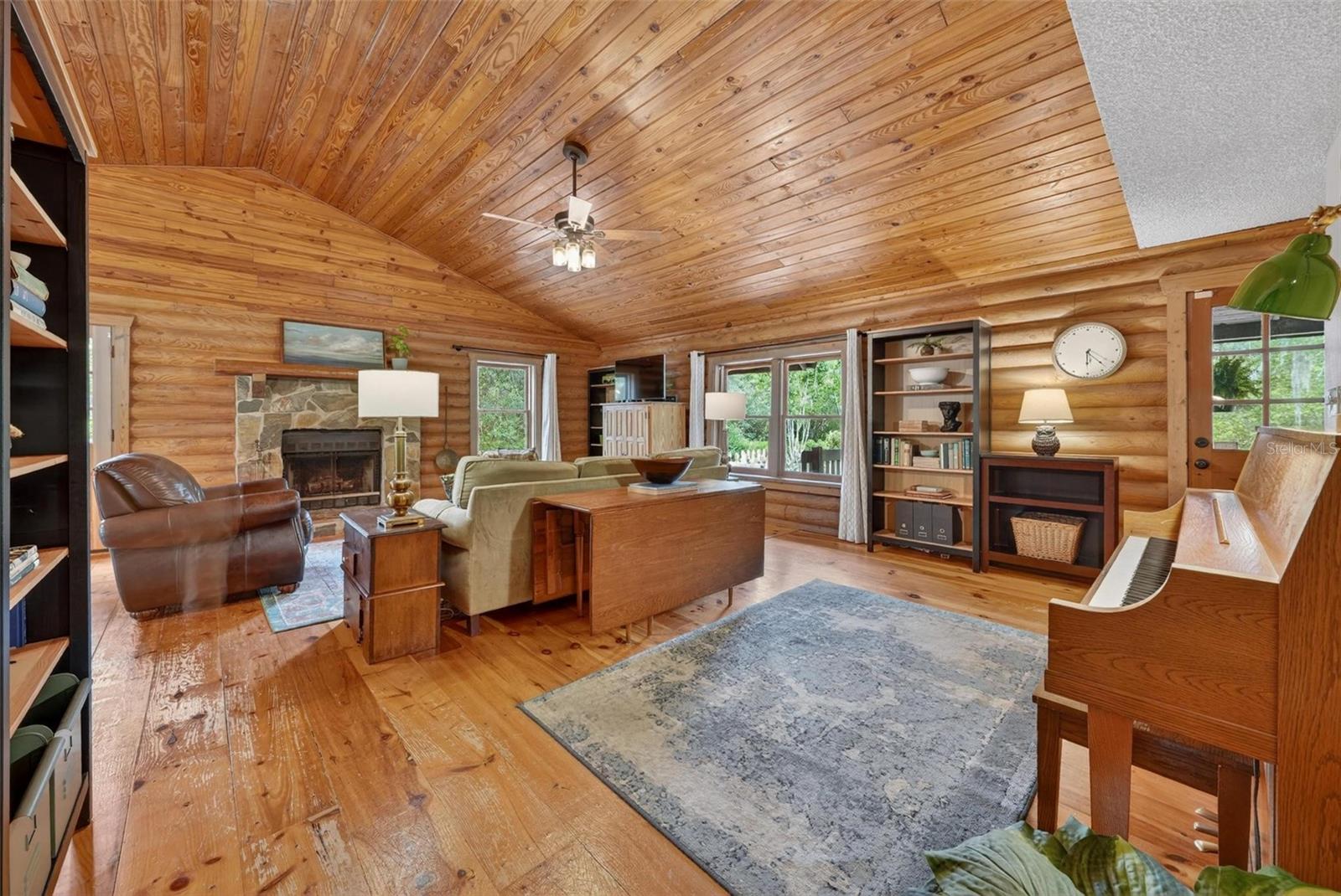 Image 16 of 80 For 213 Buena Vista Street