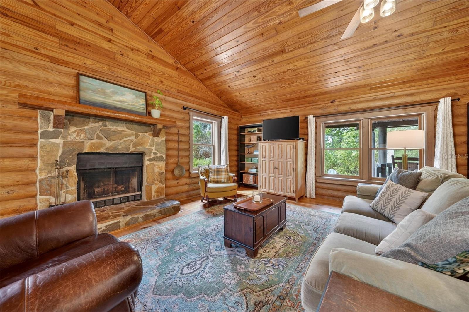 Image 17 of 80 For 213 Buena Vista Street