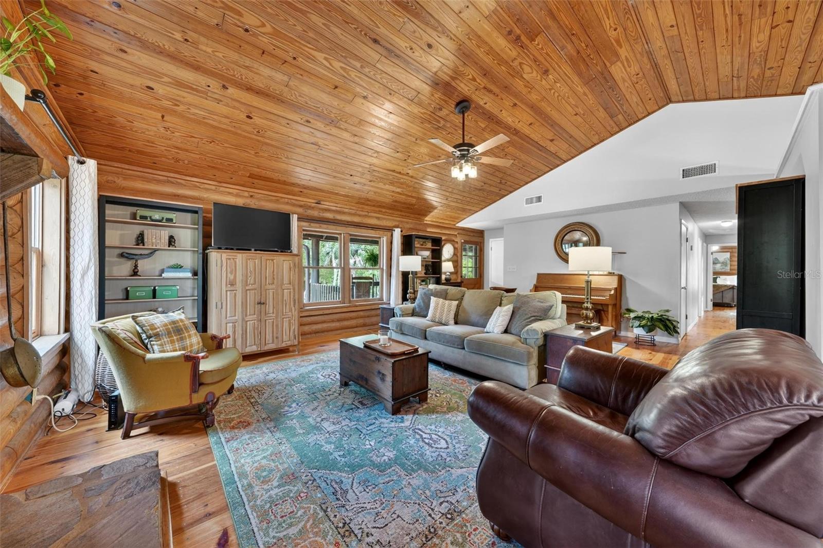 Image 18 of 80 For 213 Buena Vista Street