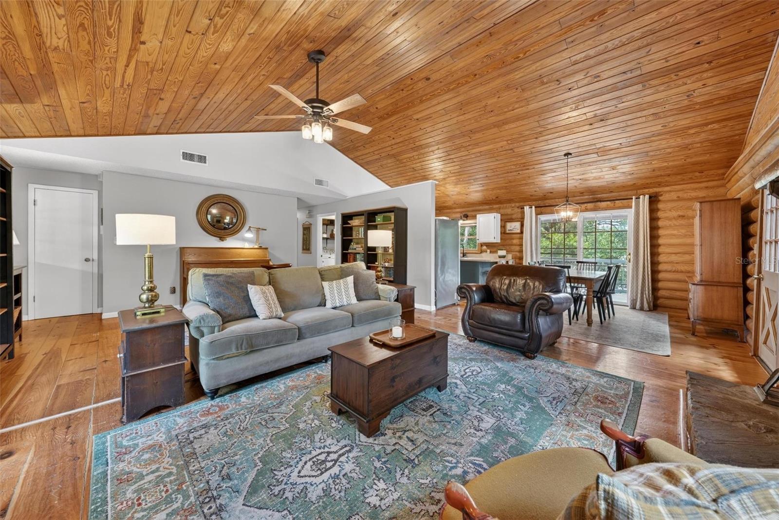 Image 21 of 80 For 213 Buena Vista Street