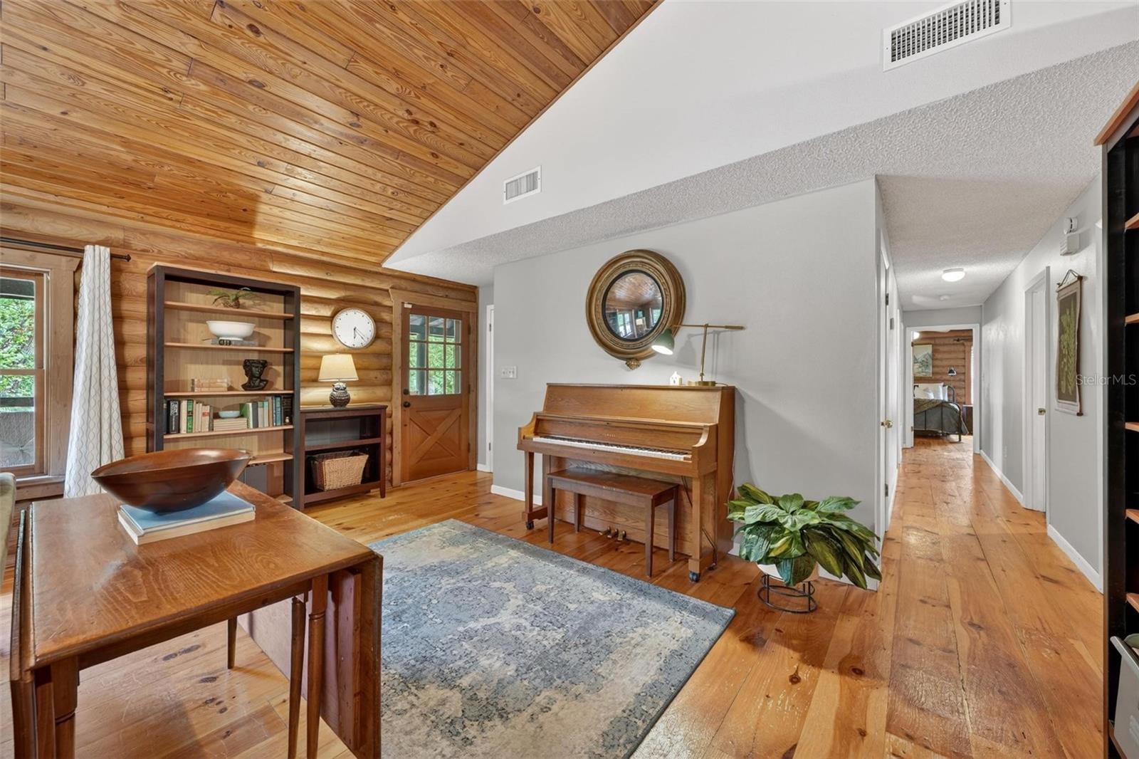 Image 22 of 80 For 213 Buena Vista Street