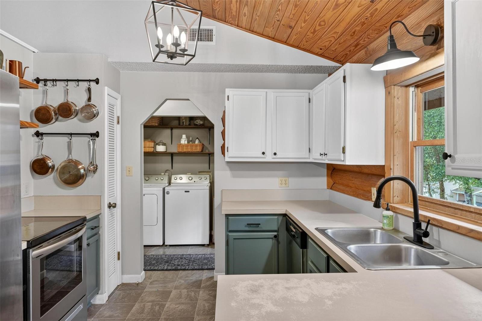 Image 27 of 80 For 213 Buena Vista Street