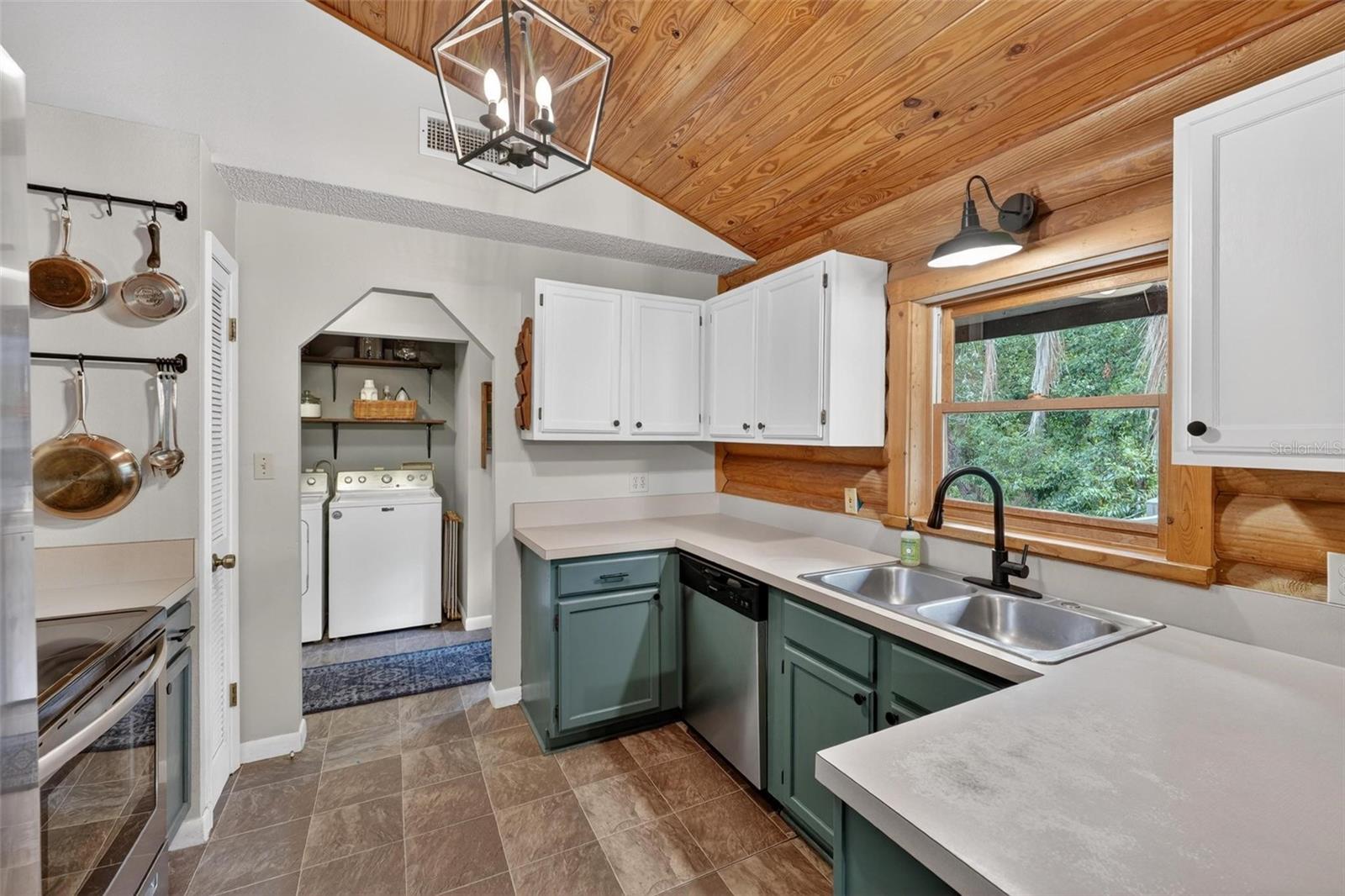 Image 28 of 80 For 213 Buena Vista Street