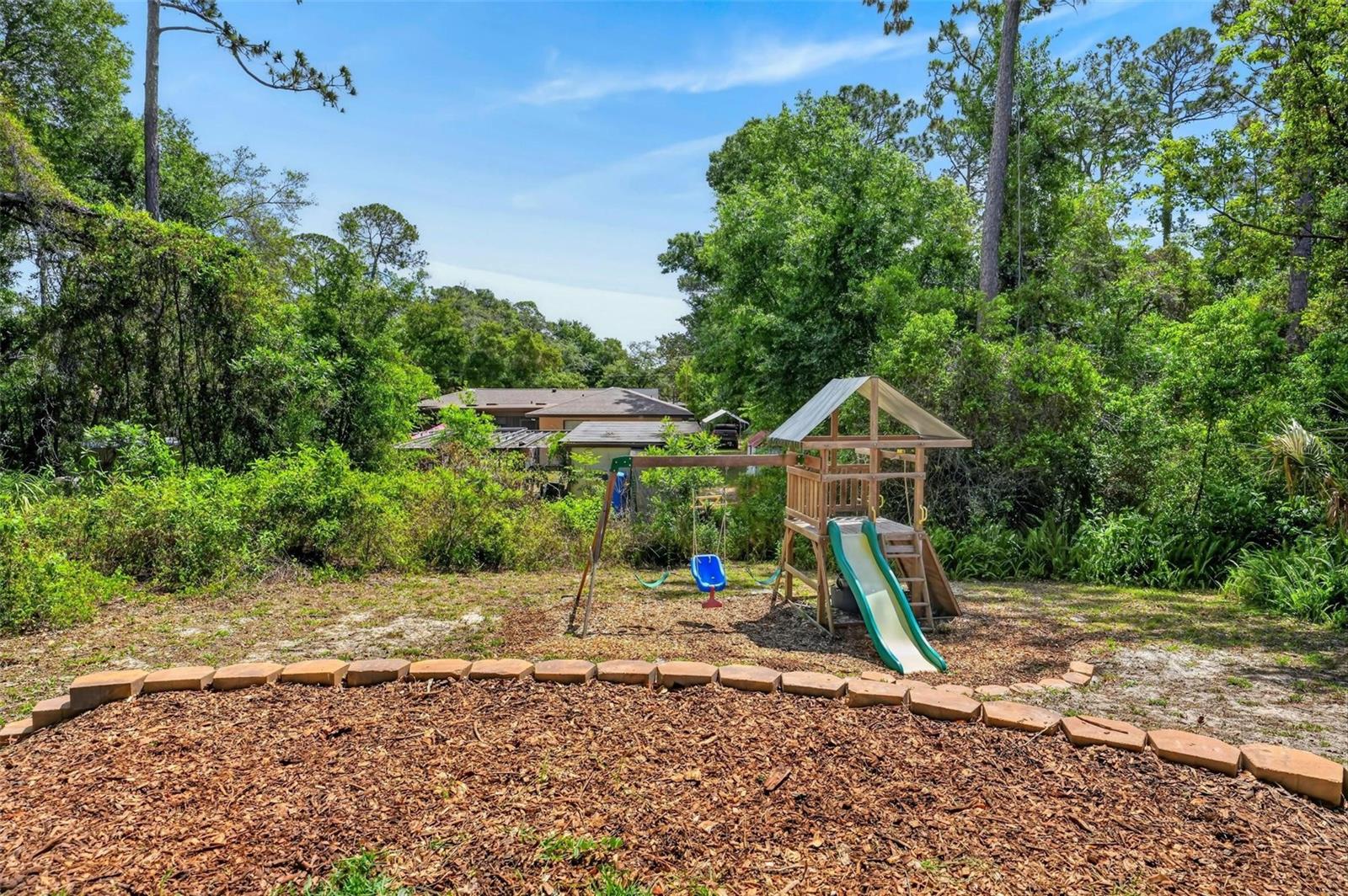 Image 3 of 80 For 213 Buena Vista Street