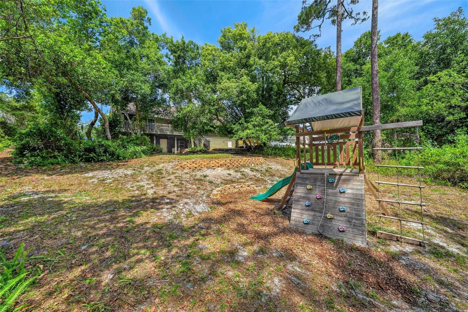 Image 5 of 80 For 213 Buena Vista Street