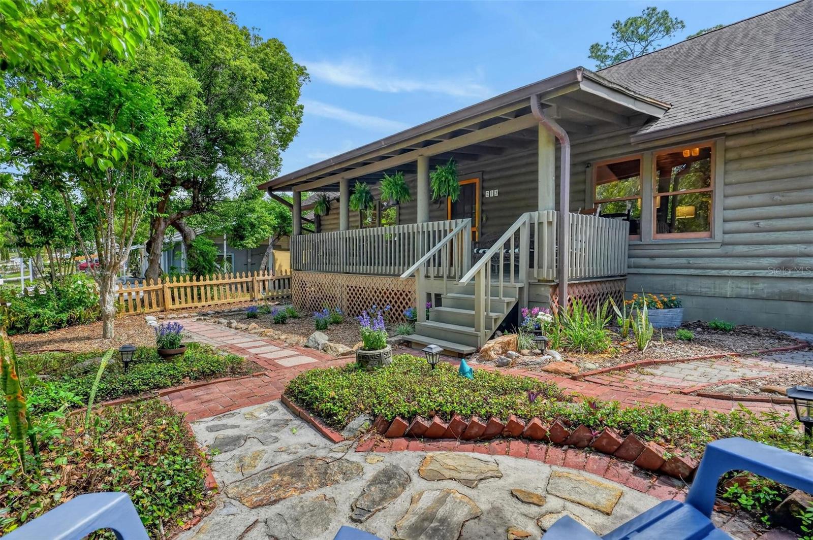 Image 9 of 80 For 213 Buena Vista Street