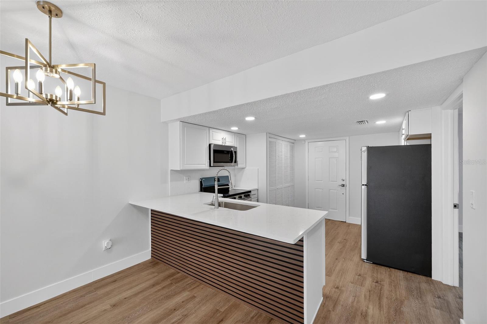 Image 5 of 20 For 9824 Pocono Street