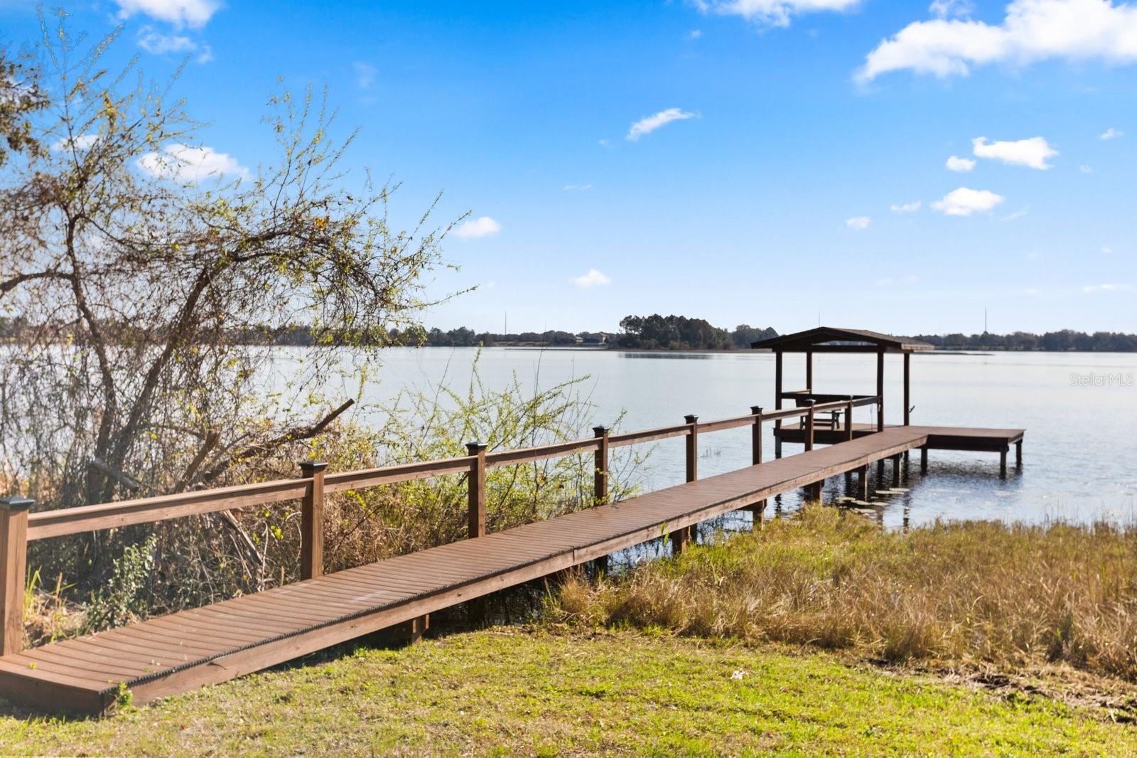 Listing photo id 8 for 9354 Lake Hickory Nut Drive