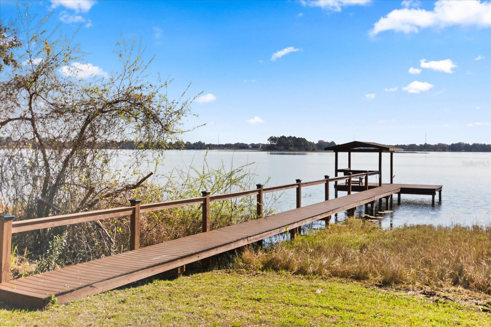 Listing photo id 4 for 9354 Lake Hickory Nut Drive