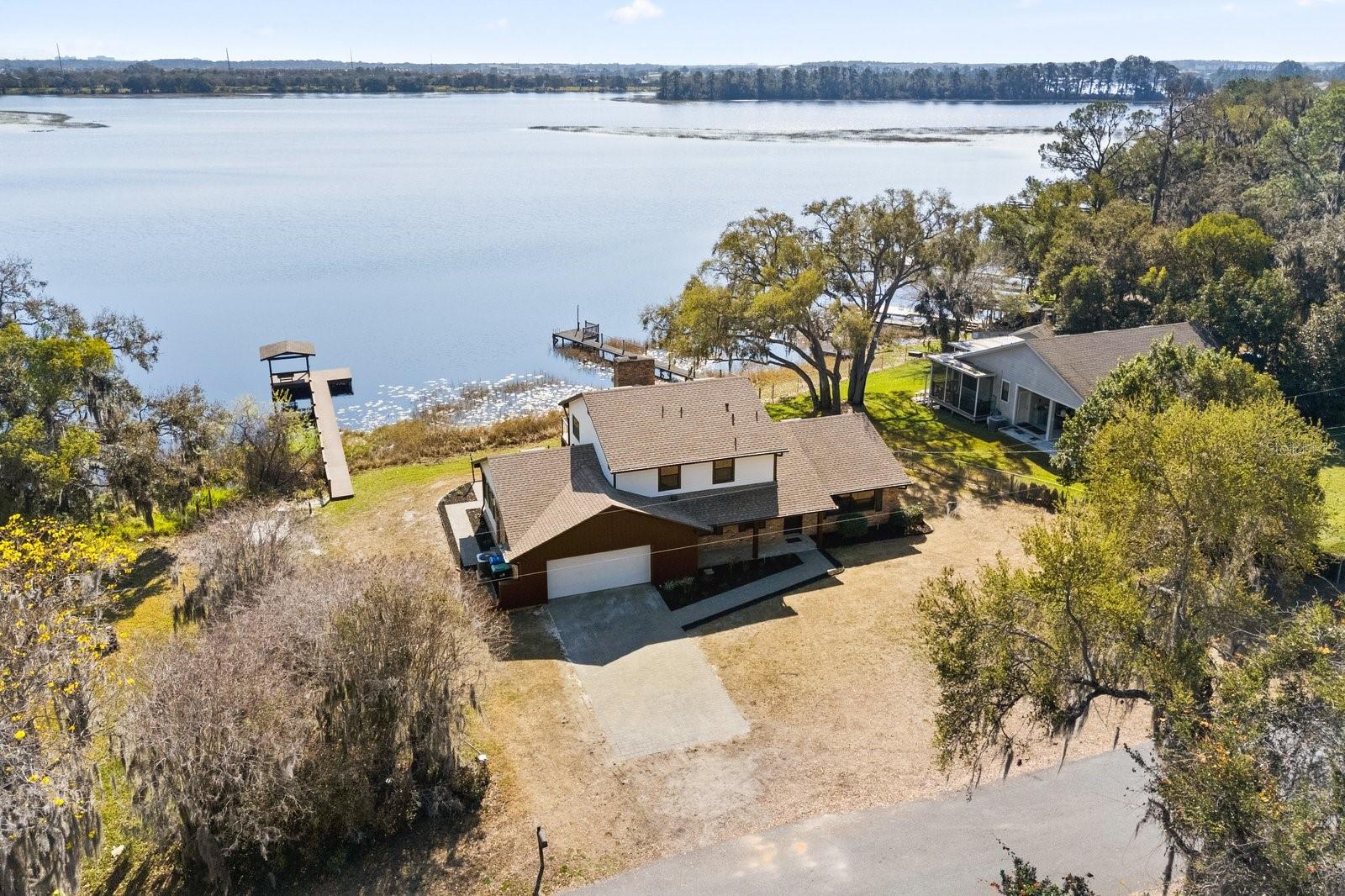 Listing photo id 6 for 9354 Lake Hickory Nut Drive