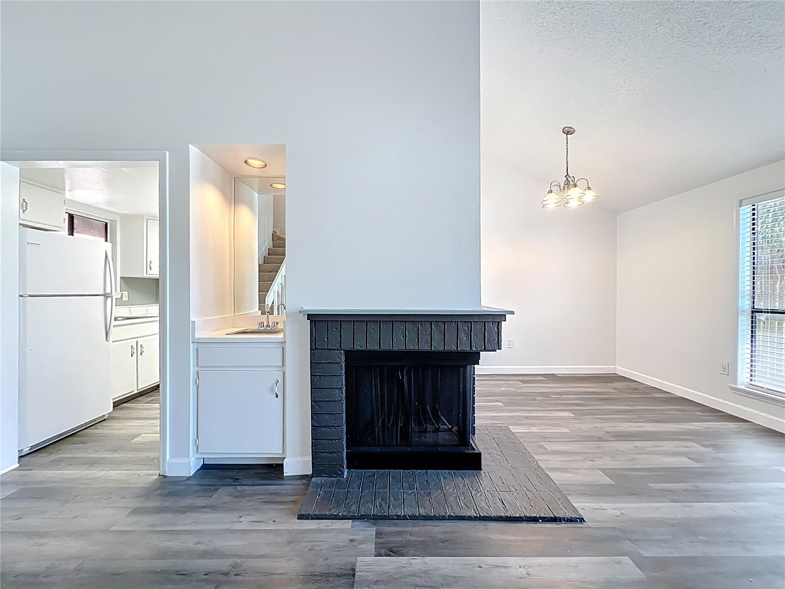 Image 10 of 42 For 639 Saint Johns Court 639