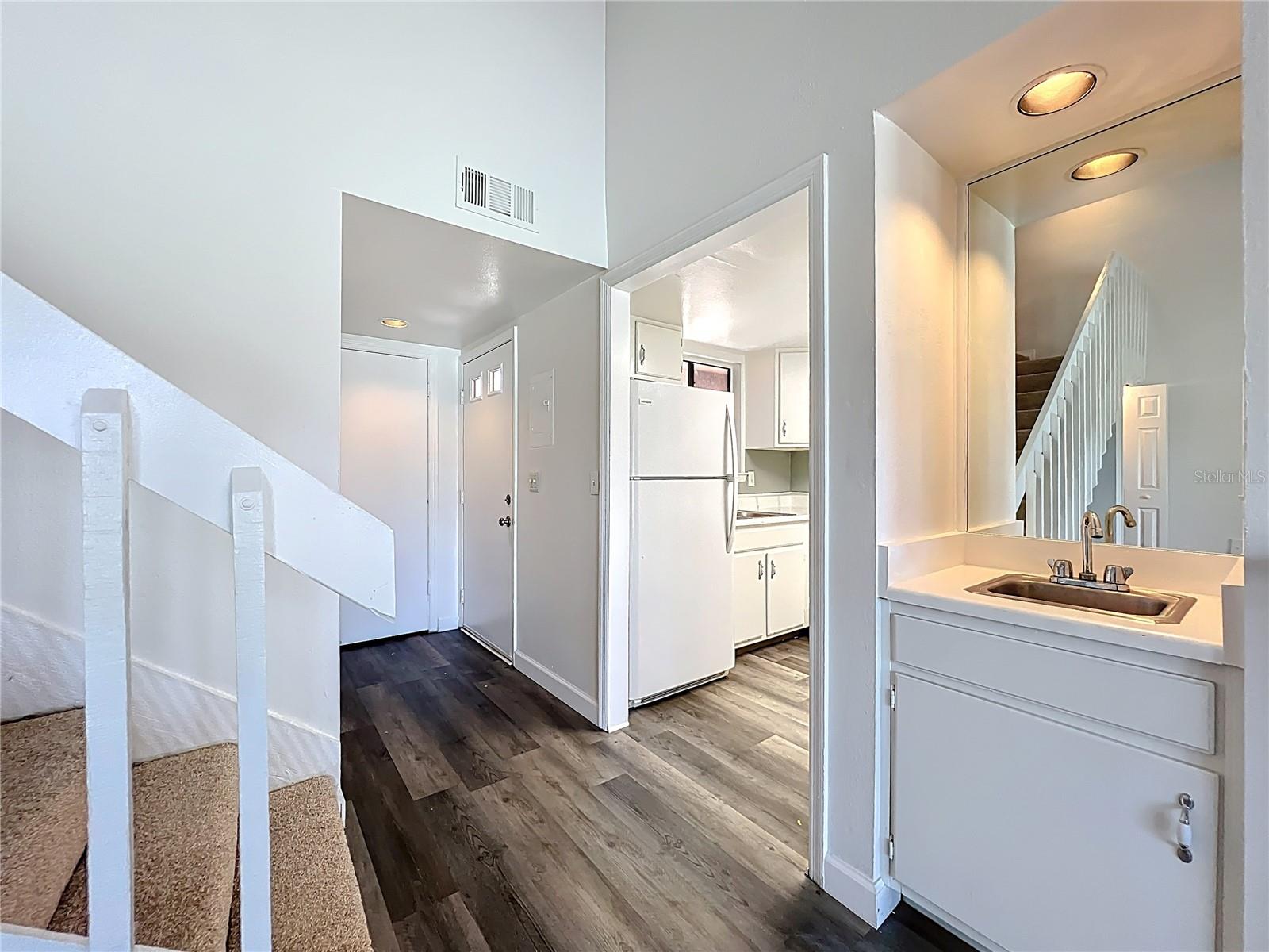 Image 11 of 42 For 639 Saint Johns Court 639