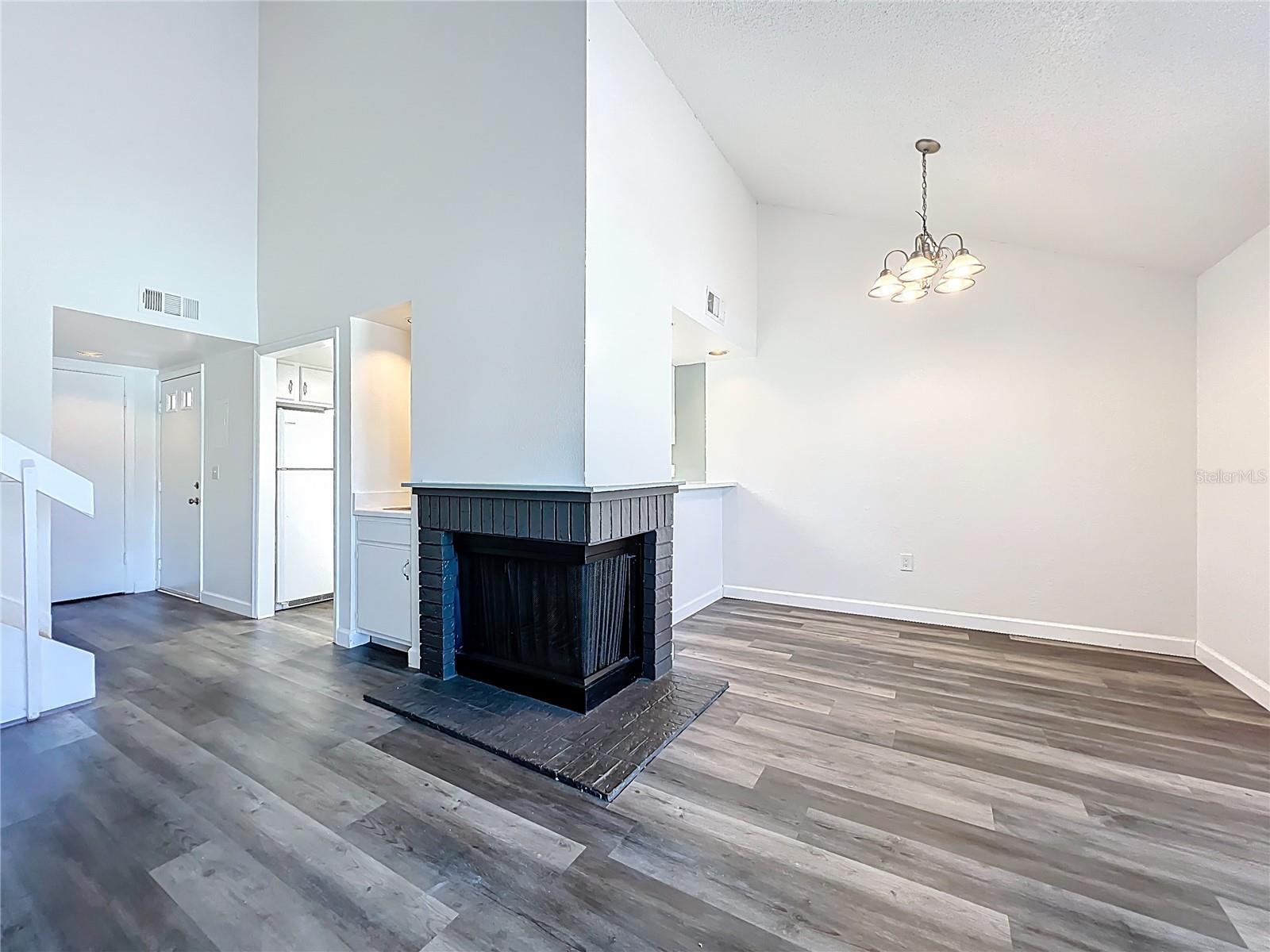 Image 12 of 42 For 639 Saint Johns Court 639