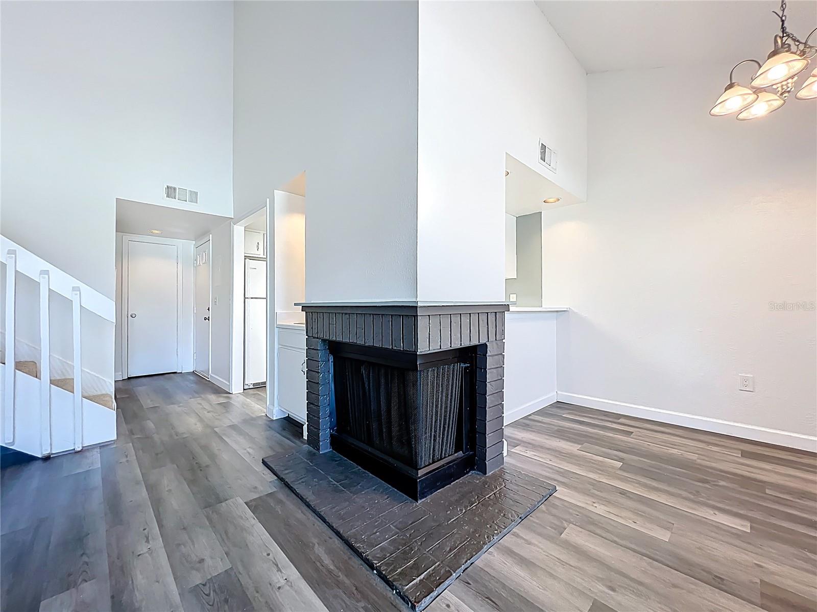 Image 13 of 42 For 639 Saint Johns Court 639