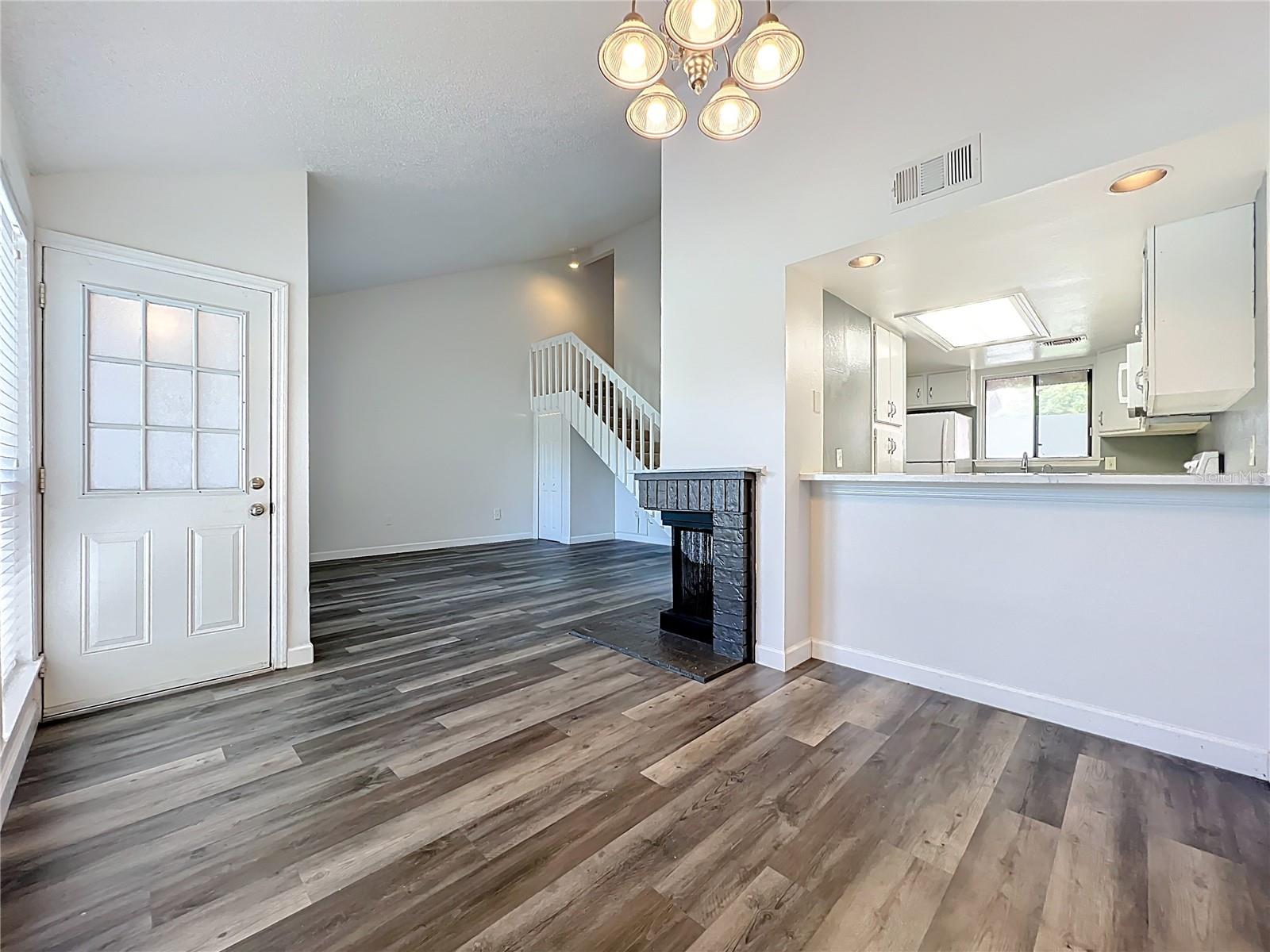 Image 14 of 42 For 639 Saint Johns Court 639