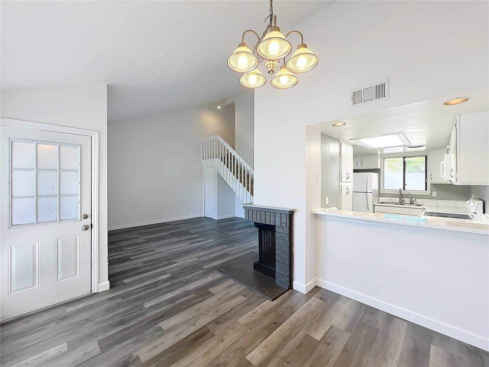 Image 15 of 42 For 639 Saint Johns Court 639