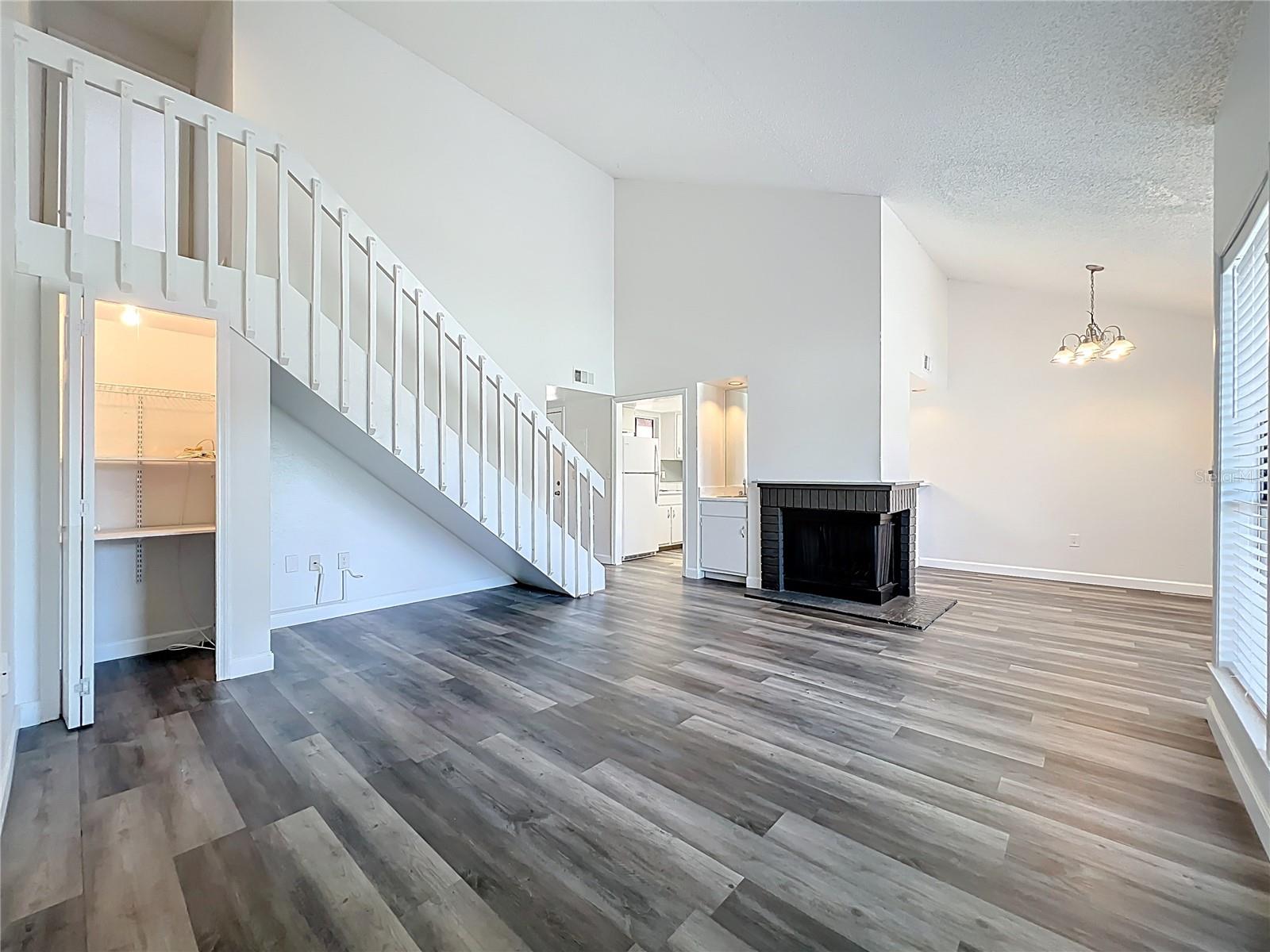 Image 19 of 42 For 639 Saint Johns Court 639