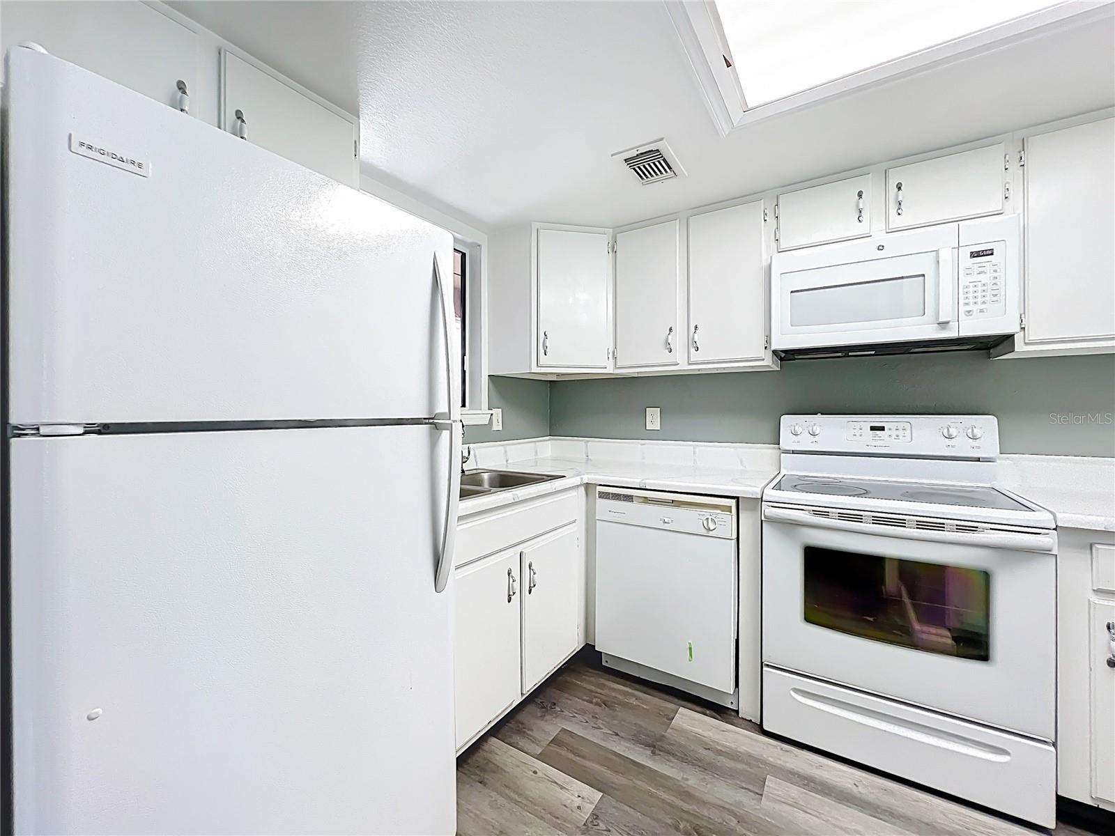 Image 3 of 42 For 639 Saint Johns Court 639