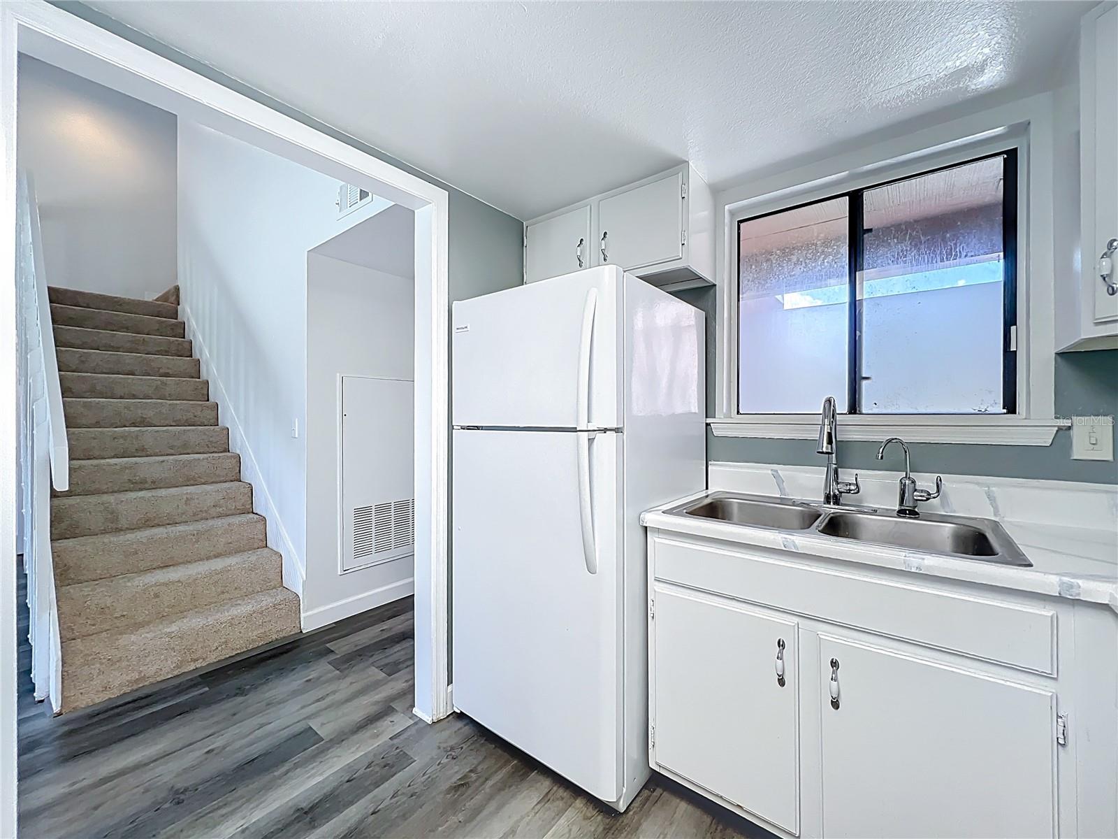 Image 6 of 42 For 639 Saint Johns Court 639