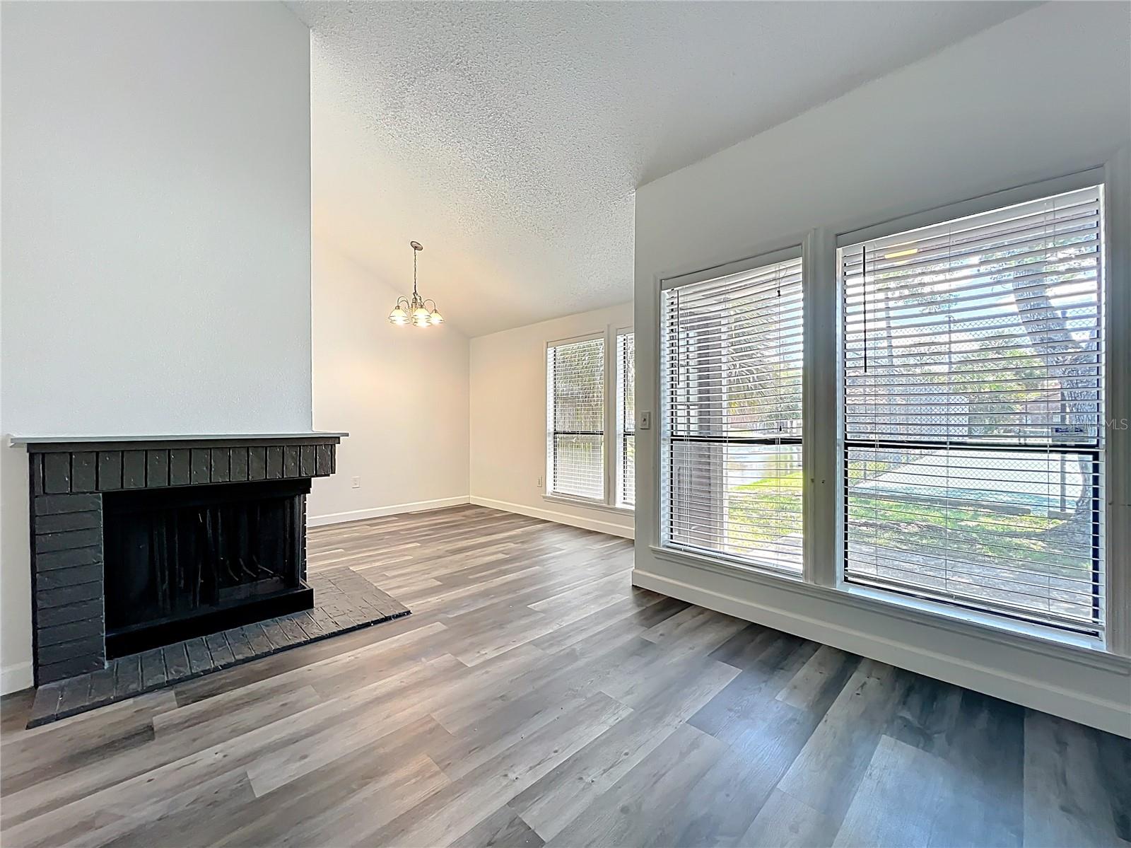 Image 9 of 42 For 639 Saint Johns Court 639