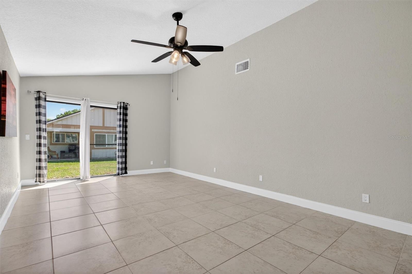 Image 19 of 67 For 736 Summerland Drive