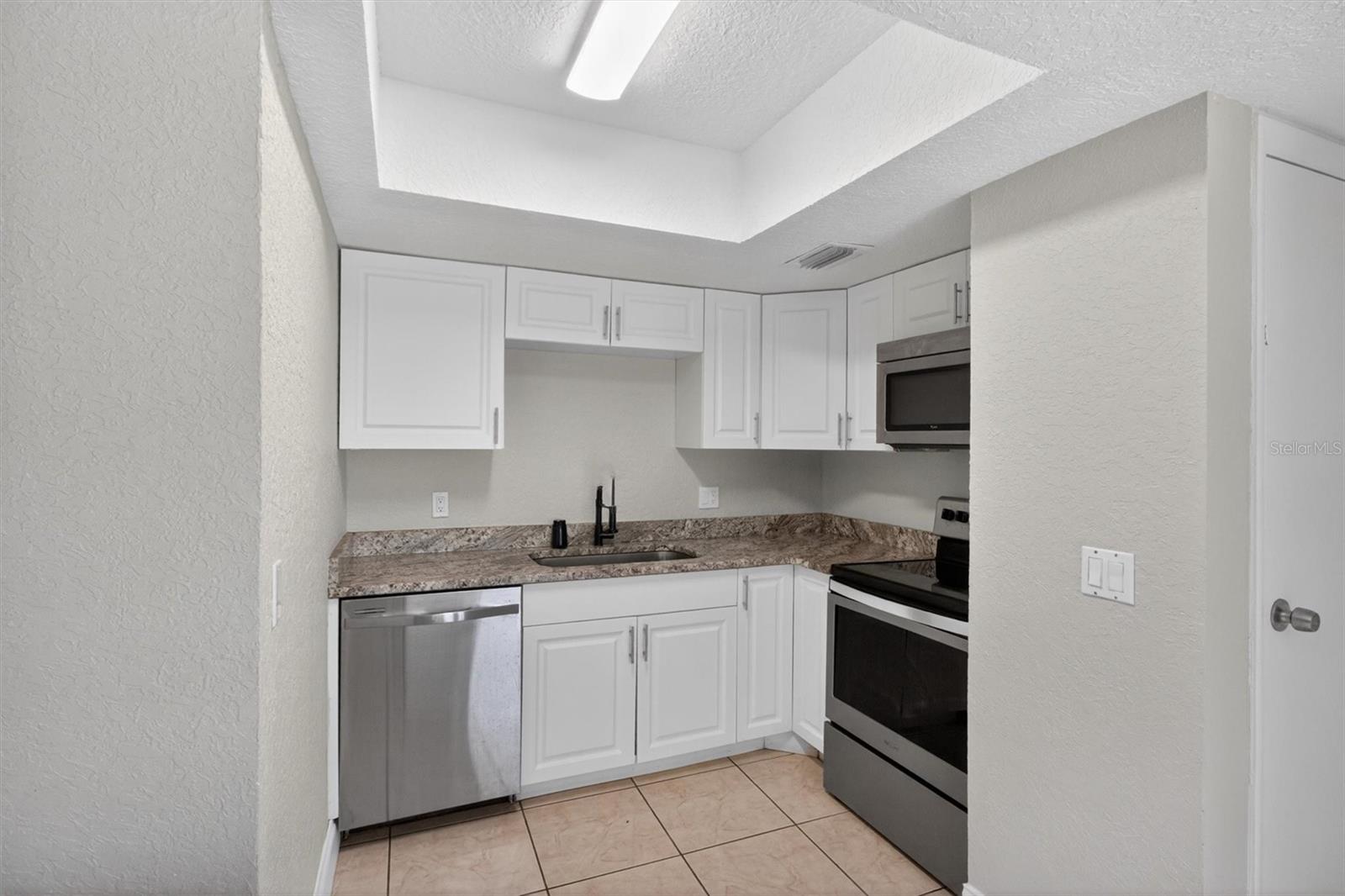 Image 23 of 67 For 736 Summerland Drive