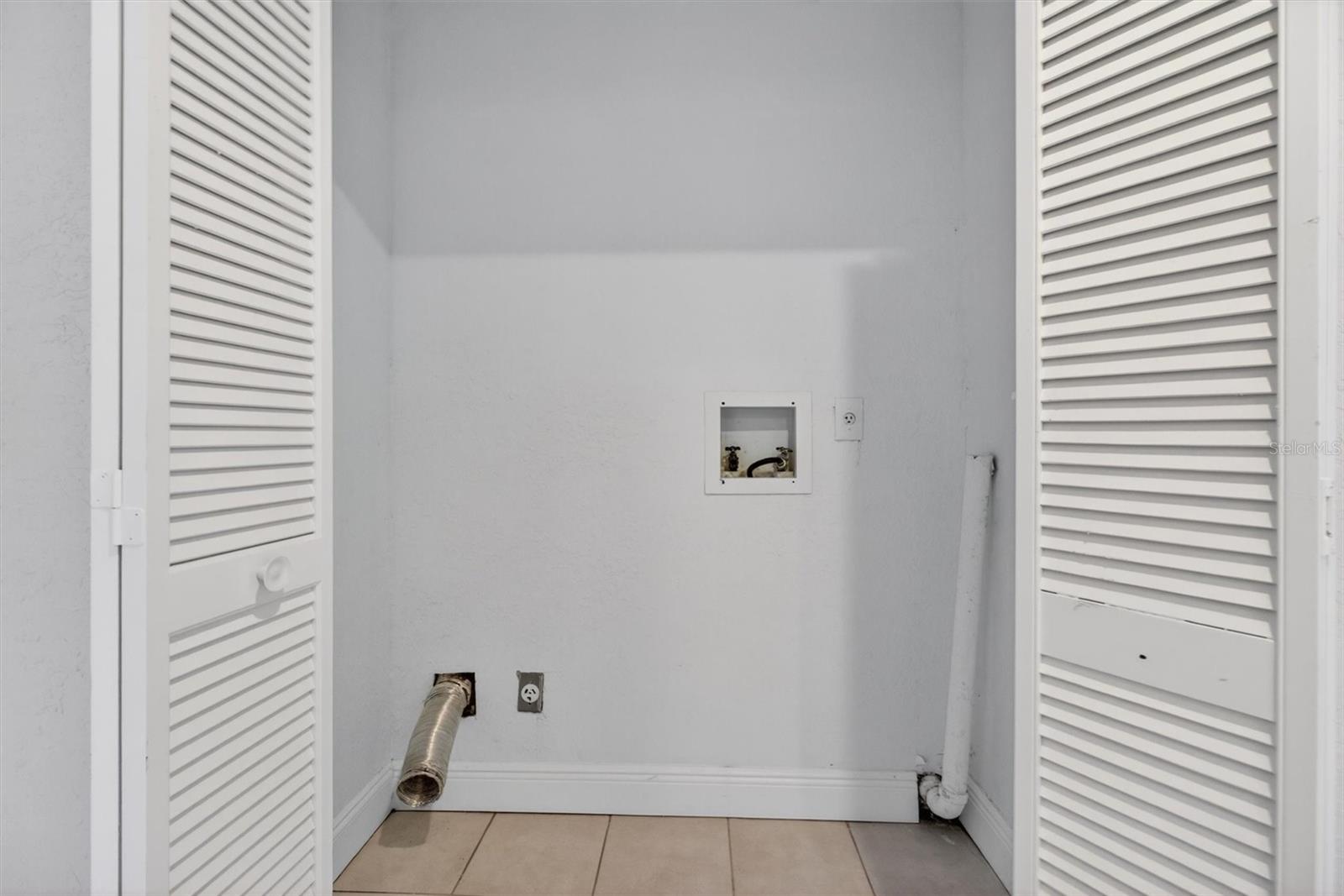 Image 26 of 67 For 736 Summerland Drive