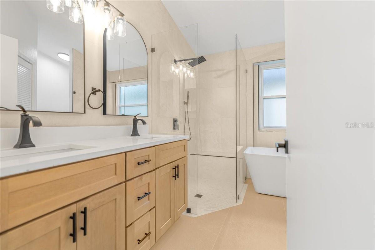 Image 15 of 30 For 13923 Tallowridge Court