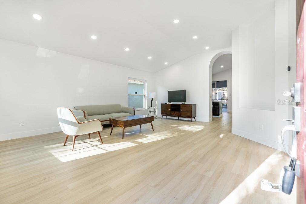 Image 4 of 30 For 13923 Tallowridge Court